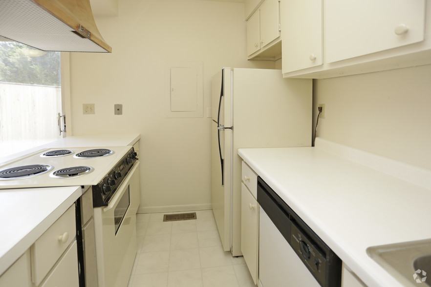 Photos The Colony Apartments and Townhomes Richfield, MN